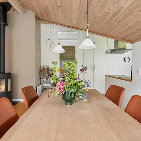Semesterbostad Fint Sommarhus Vid Med Och Bastu *