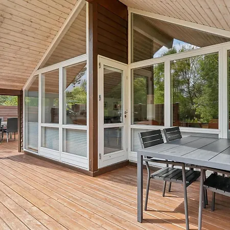 Semesterbostad Fint Sommarhus Vid Med Och Bastu *