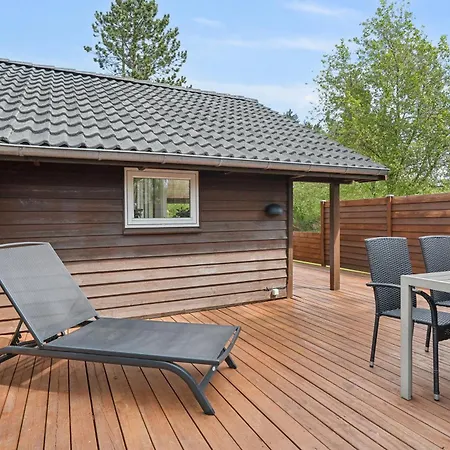 Semesterbostad Fint Sommarhus Vid Med Och Bastu *
