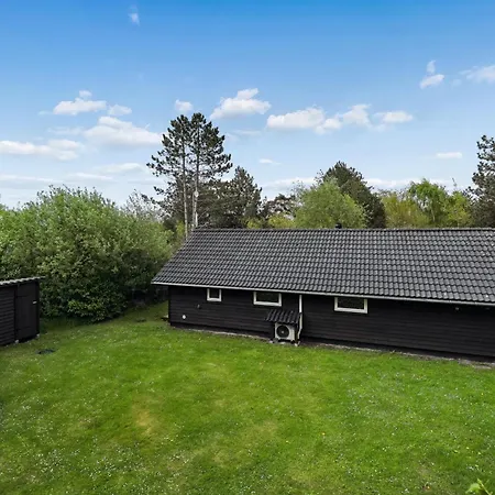 Fint Sommarhus Vid Med Och Bastu Semesterbostad Rødby